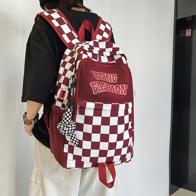 Nový model batohu s nápisom pre mužov