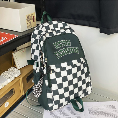 Nový model batohu s nápisom pre mužov