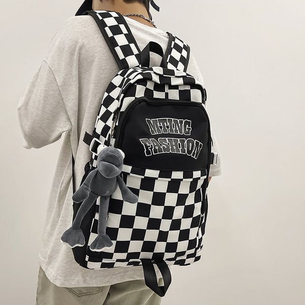 Nový model batohu s nápisom pre mužov