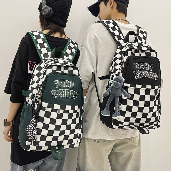 Nový model batohu s nápisom pre mužov