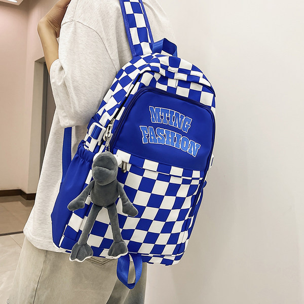 Nový model batohu s nápisom pre mužov