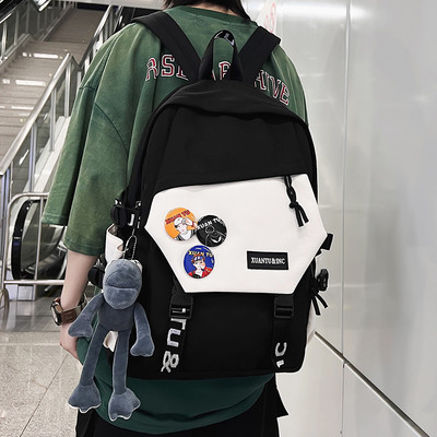 Moderný textilný batoh s 3D prvkom a nápisom pre mužov