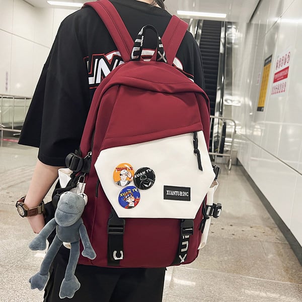 Moderný textilný batoh s 3D prvkom a nápisom pre mužov