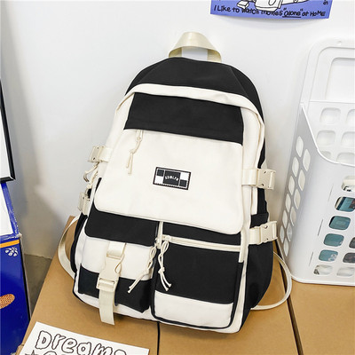 Pánsky textilný ležérny batoh s logom na prednom vrecku