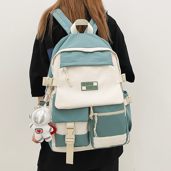 Pánsky textilný ležérny batoh s logom na prednom vrecku