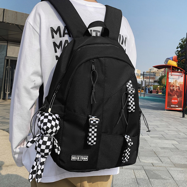 Pánsky ležérny batoh so zapínaním na zips a nápisom