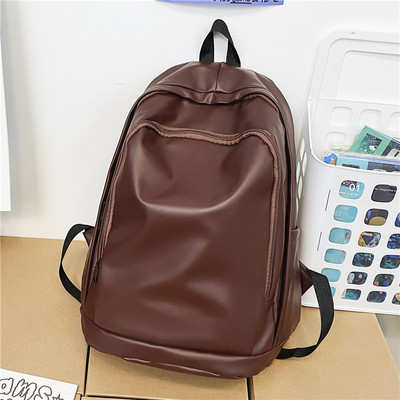 Pánsky kožený batoh čistého modelu so zapínaním na zips