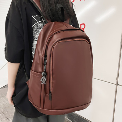 Pánsky kožený batoh čistého modelu so zapínaním na zips