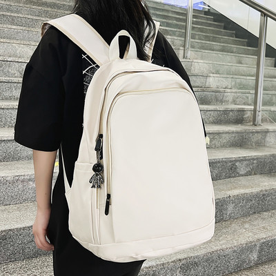 Pánsky kožený batoh čistého modelu so zapínaním na zips