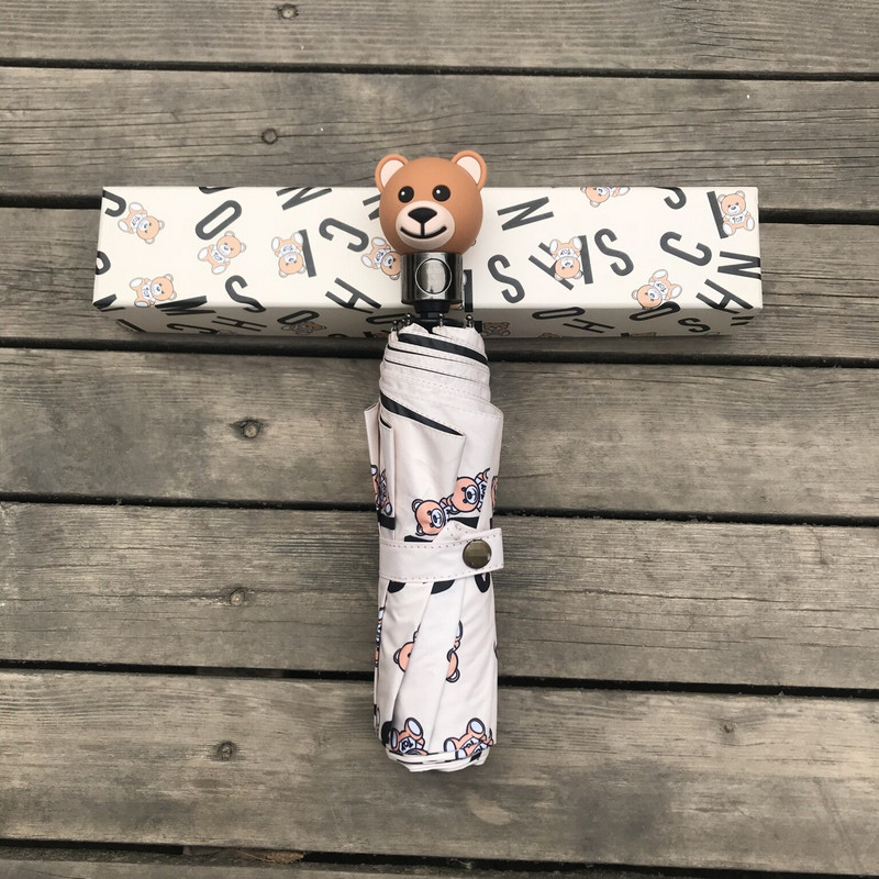 Umbrelă de femeie cu 3 pliante automată creativă Mâner de urs drăguț Acoperire neagră anti-UV Umbrelă de protecție solară Umbrelă de soare Umbrelă însorită