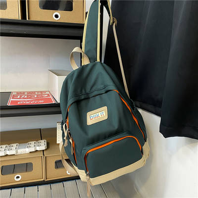 Muški moderan ruksak s logotipom i patentnim zatvaračem