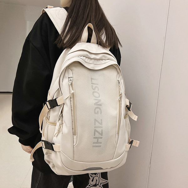 Hálós férfi hátizsák felirattal