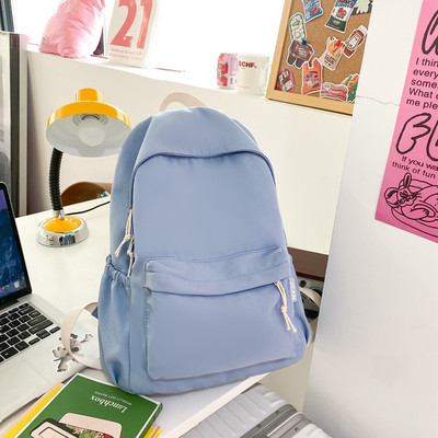 Jednofarebný textilný batoh pre mužov s predným vreckom