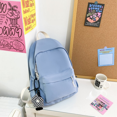 Jednofarebný textilný batoh pre mužov s predným vreckom