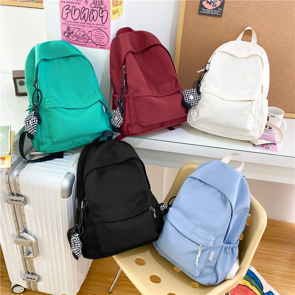 Jednofarebný textilný batoh pre mužov s predným vreckom