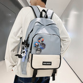 Textilný batoh s niekoľkými priehradkami a krúžkom na kľúče