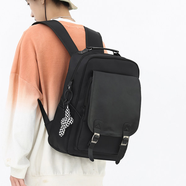 Pánsky batoh z eko kože s kľúčenkou