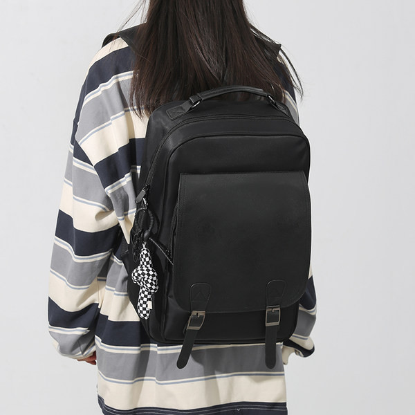 Pánsky batoh z eko kože s kľúčenkou