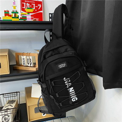 Nový model textilného batohu so šnúrkami a nápisom pre mužov