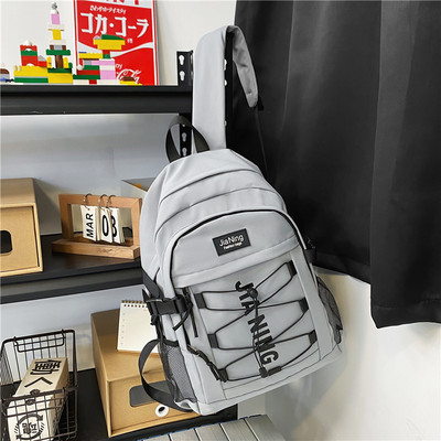 Nový model textilného batohu so šnúrkami a nápisom pre mužov