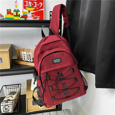 Nový model textilného batohu so šnúrkami a nápisom pre mužov