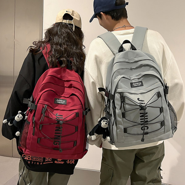 Nový model textilného batohu so šnúrkami a nápisom pre mužov