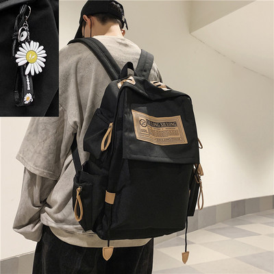 Textilný batoh s vreckami a širokými popruhmi