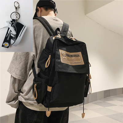 Textilný batoh s vreckami a širokými popruhmi