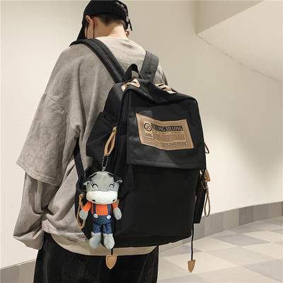 Textilný batoh s vreckami a širokými popruhmi