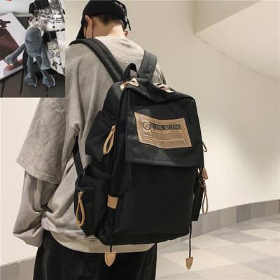 Textilný batoh s vreckami a širokými popruhmi