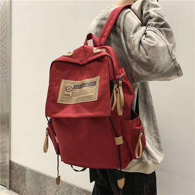 Textilný batoh s vreckami a širokými popruhmi