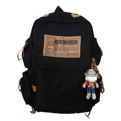 Textilný batoh s vreckami a širokými popruhmi