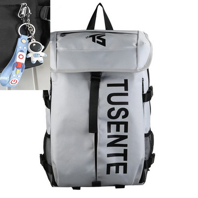 Pánsky batoh s nápisom a plastovým zapínaním, vhodný na každodenné nosenie