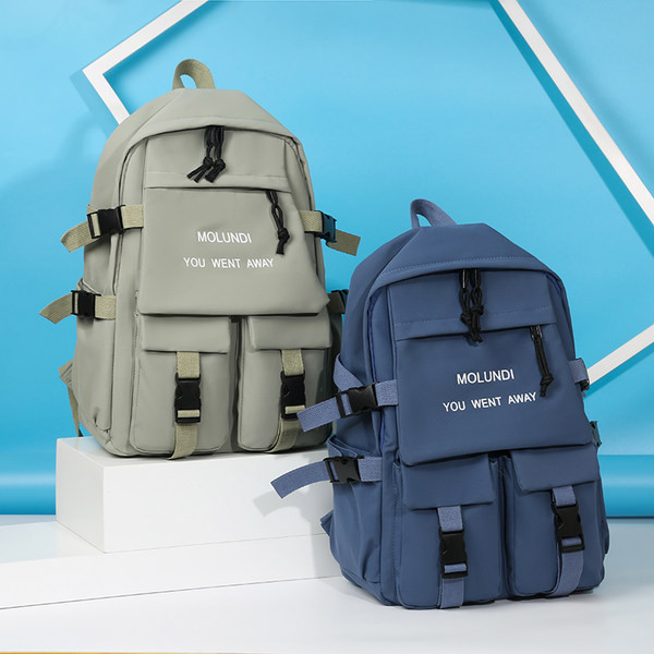 Pánsky batoh s nápisom a širokými popruhmi