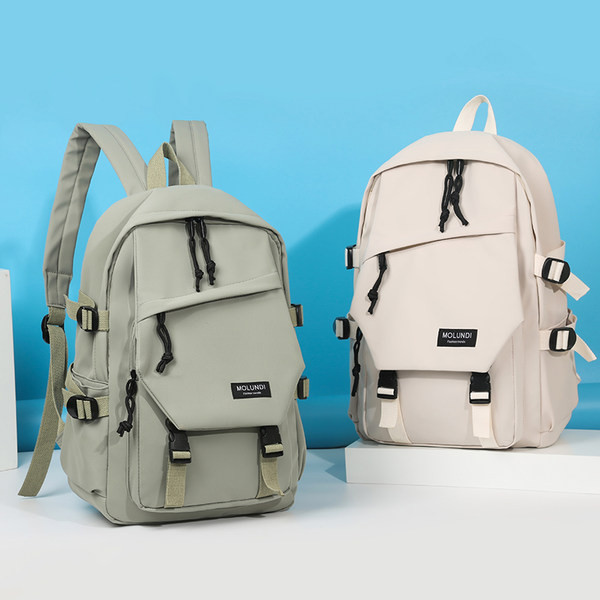 Pánsky batoh s nápisom a širokými popruhmi