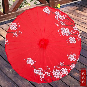 Naiste vihmavari Siidist õues Jaapani kirsiõied iidse tantsu pulma dekoratiivne vihmavari Hiina stiilis õlipaberist vihmavari
