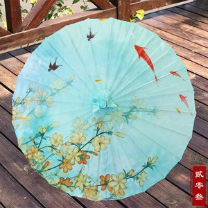 Naiste vihmavari Siidist õues Jaapani kirsiõied iidse tantsu pulma dekoratiivne vihmavari Hiina stiilis õlipaberist vihmavari