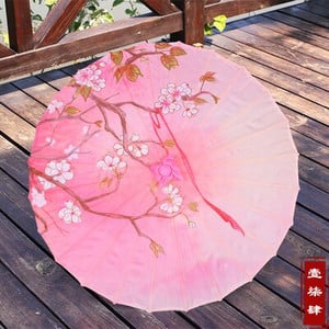 Naiste vihmavari Siidist õues Jaapani kirsiõied iidse tantsu pulma dekoratiivne vihmavari Hiina stiilis õlipaberist vihmavari