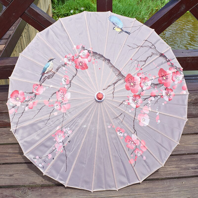 Naiste vihmavari Siidist õues Jaapani kirsiõied iidse tantsu pulma dekoratiivne vihmavari Hiina stiilis õlipaberist vihmavari
