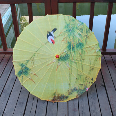 Naiste vihmavari Siidist õues Jaapani kirsiõied iidse tantsu pulma dekoratiivne vihmavari Hiina stiilis õlipaberist vihmavari