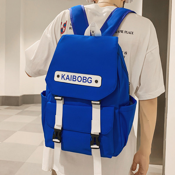 Nový model pánskeho textilného batohu s vreckami