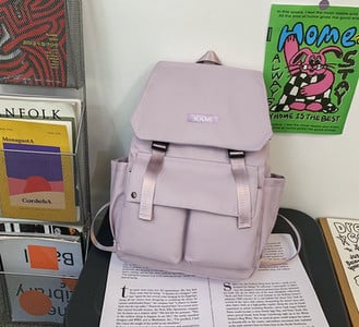 Vodeodolný pánsky batoh s nápisom vhodný na každodenné použitie