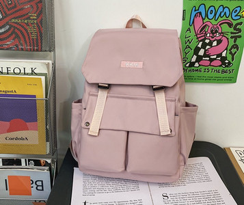 Vodeodolný pánsky batoh s nápisom vhodný na každodenné použitie