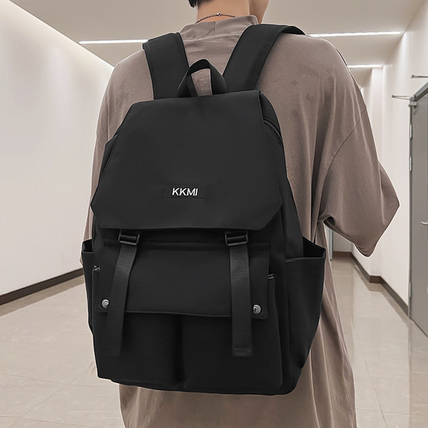 Vodeodolný pánsky batoh s nápisom vhodný na každodenné použitie