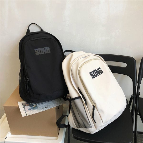 Nový model textilného batohu s nápisom pre mužov