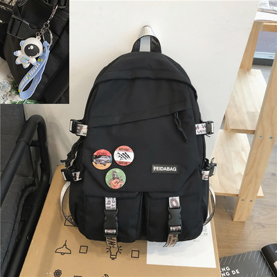 Veľký batoh s ozdobnými prvkami