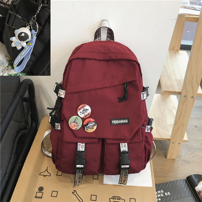 Veľký batoh s ozdobnými prvkami