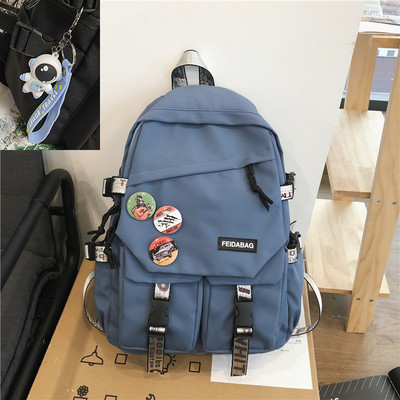 Veľký batoh s ozdobnými prvkami