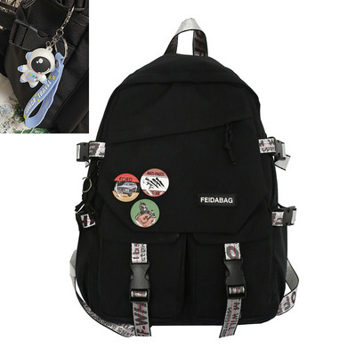 Veľký batoh s ozdobnými prvkami