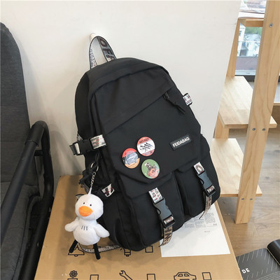 Veľký batoh s ozdobnými prvkami